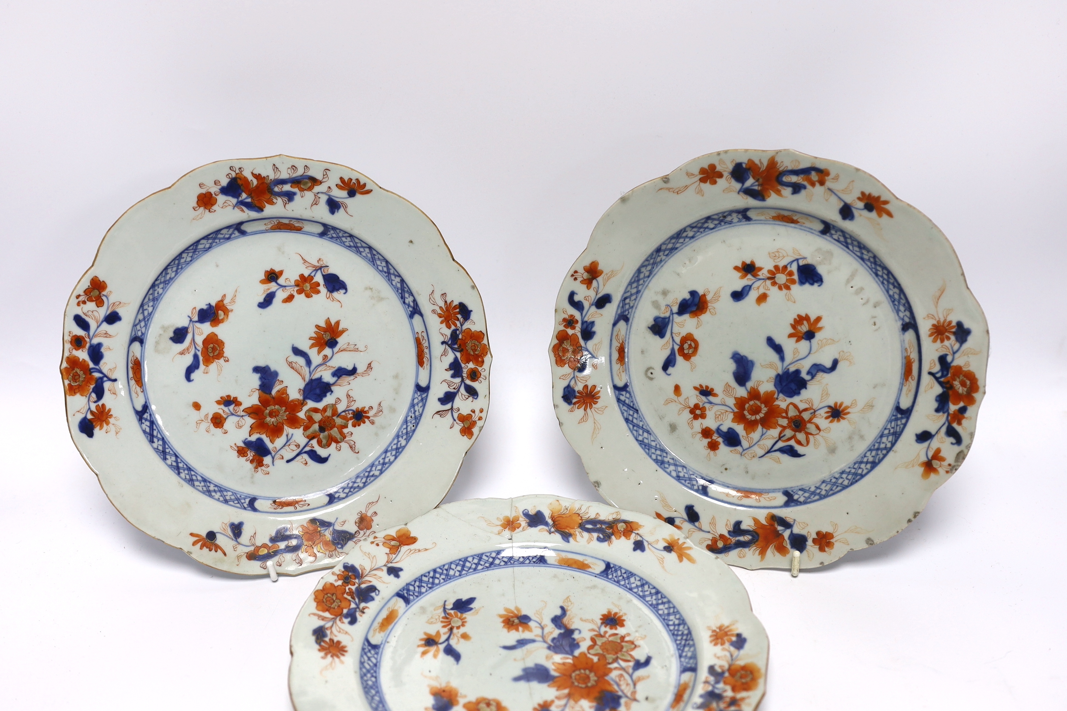 A group of five 18th century Chinese Imari plates, 22.5cm